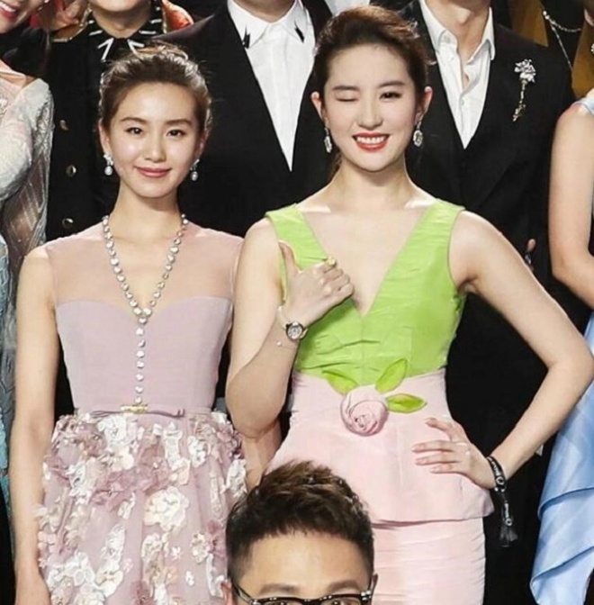 Cô cũng chẳng thân thiết với Lưu Thi Thi.