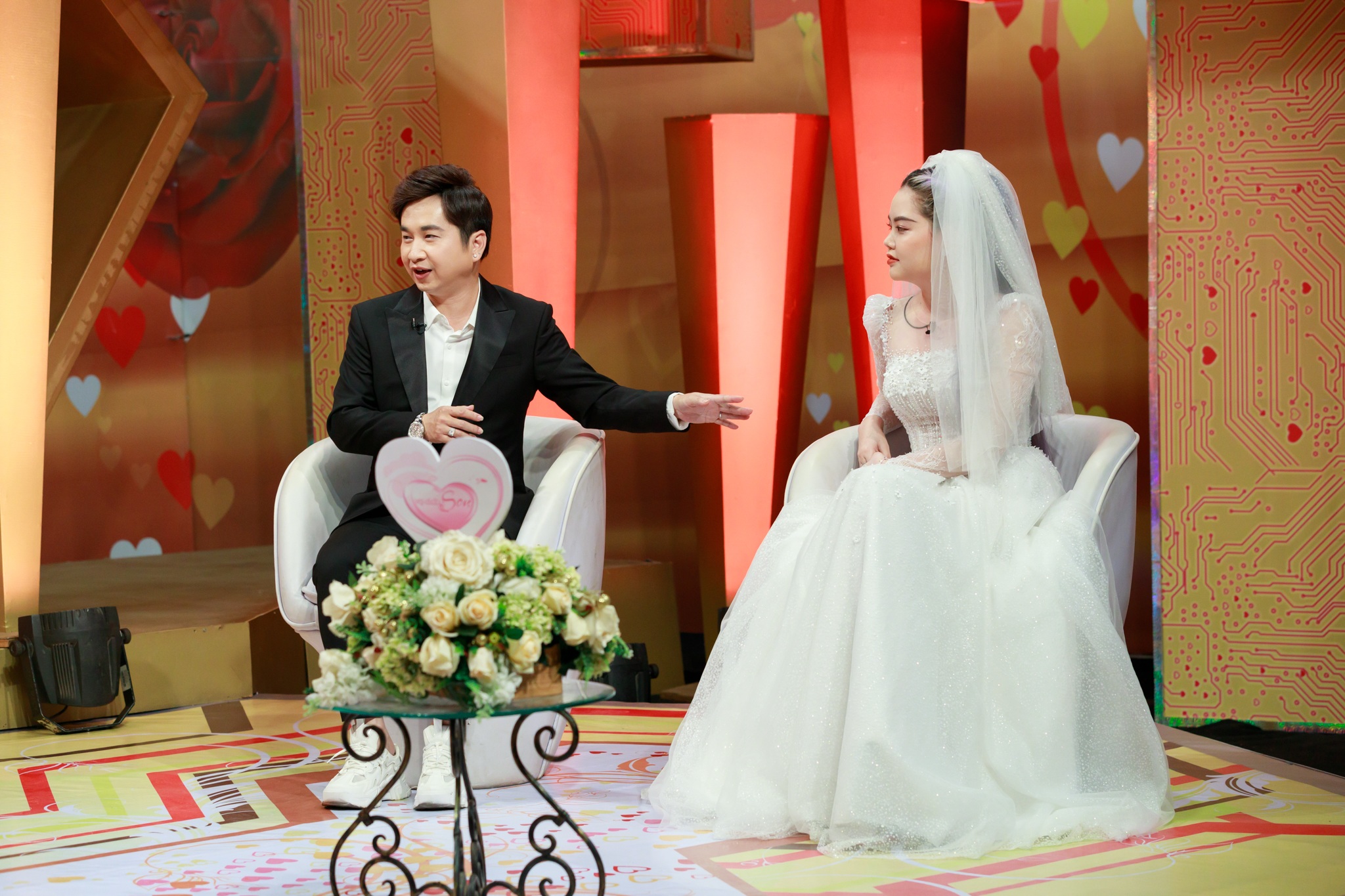 Bằng Cường muốn cho bạn gái có cảm giác tin tưởng khi dẫn gia đình theo nhưng cô lại thấy ấm ức.