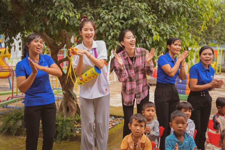 Mỹ nhân Tiền Giang tuổi thơ ngủ chuồng heo, đăng quang Hoa khôi đổi đời, tuổi 27 khoe visual trong veo - 13