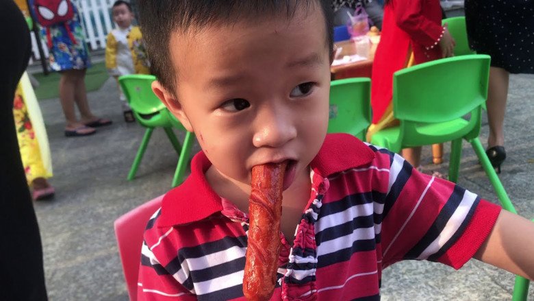 Ăn 50g thịt chế biến sẵn mỗi ngày làm tăng 18% nguy cơ ung thư đại trực tràng. (Ảnh minh họa)