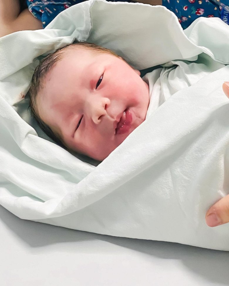 Tổng chi phí sinh mổ hết 15 triệu đồng nhưng mẹ bỉm này rất hài lòng với các dịch vụ ở đây. (Ảnh: NVCC)
