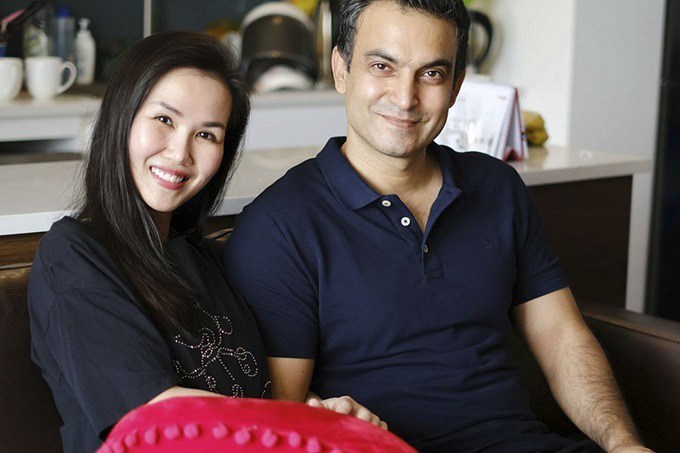 Trong mắt vợ, Vikas là người bản lĩnh và từng trải. Sống cùng bà xã tại Việt Nam, nam doanh nhân cũng tự trau dồi tiếng Việt để tiện cho việc giao tiếp với gia đình vợ.