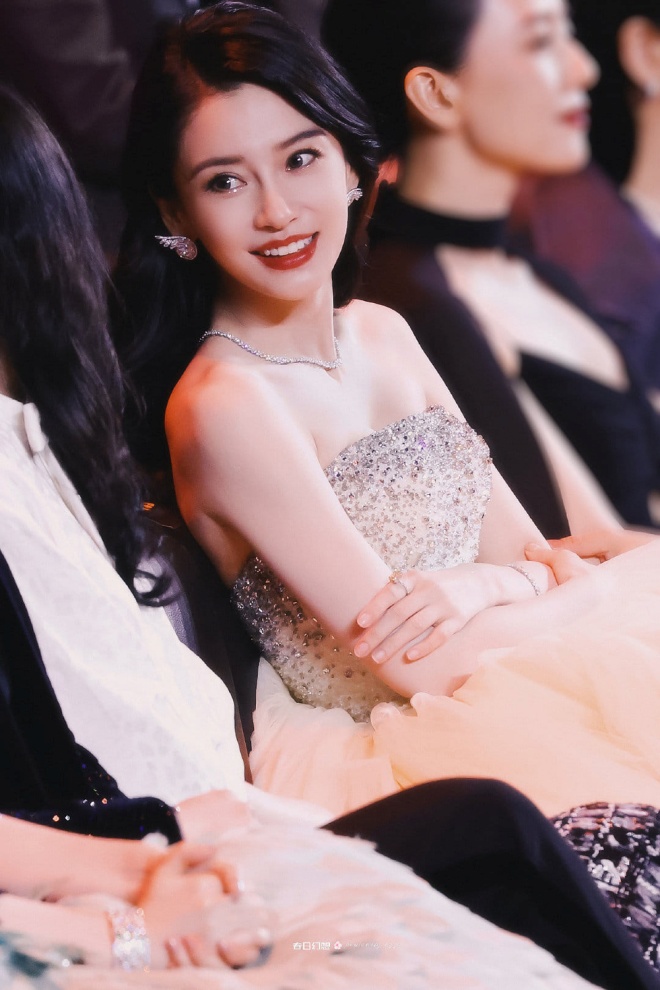 Angelababy xinh đẹp và tỏa sáng tại sự kiện.