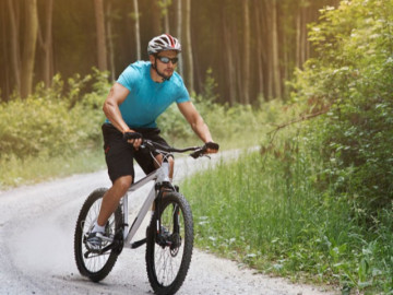 Hi hữu: Ong bay vào miệng khi đang đạp xe, người đàn ông tử vong vì sốc phản vệ