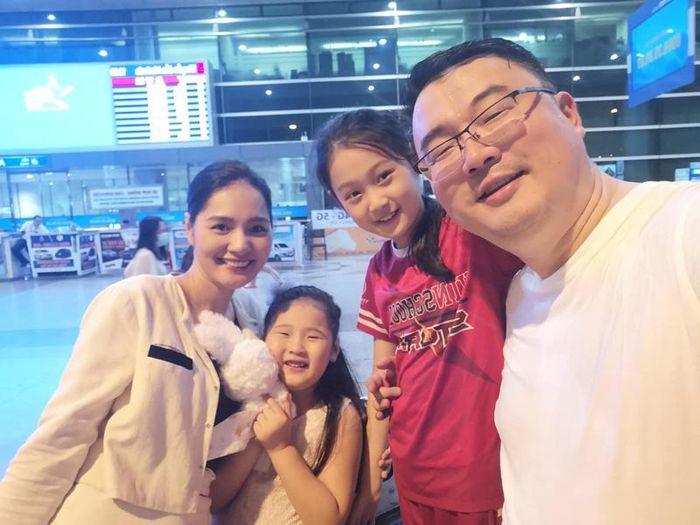 Hoa hậu Hương Giang cao 1m8 lấy chồng gần 2m, hiếm hoi lộ diện con gái 10 tuổi chiều cao cực phẩm - 5