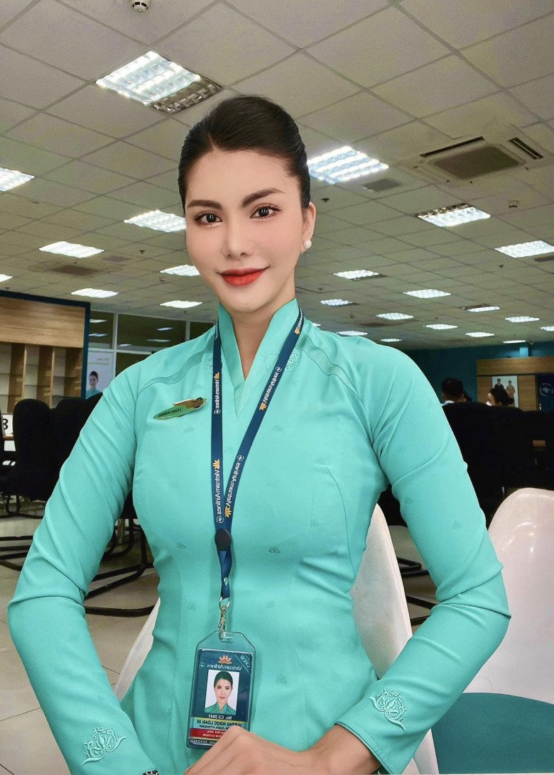 Nữ tiếp viên hàng không trên máy bay nền nã chuyên nghiệp, rời cabin là Hoa hậu bốc lửa, làm mẹ đơn thân - 1