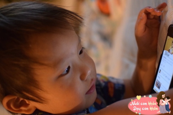 Mẹ lén xem điện thoại khi đang ngủ cùng con, hành động sau đó vô tình khiến đứa trẻ 6 tháng tuổi mất đi thị lực - 11