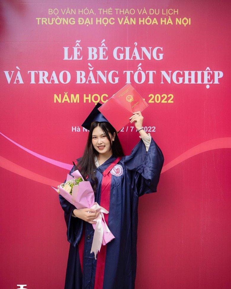 Phát hiện nữ luật sư 2K đẹp chẳng khác trên phim, nét đẹp tri thức và nhân ái còn rạng ngời hơn gấp bội - 4