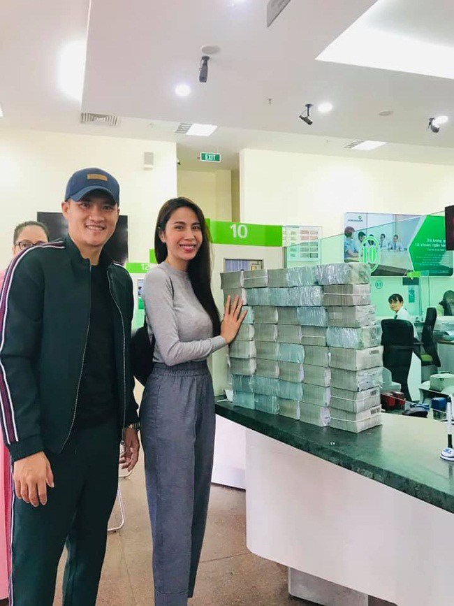 Trước đó, Thủy Tiên bị bà Phương Hằng tố đã ăn chặn tiền từ thiện.