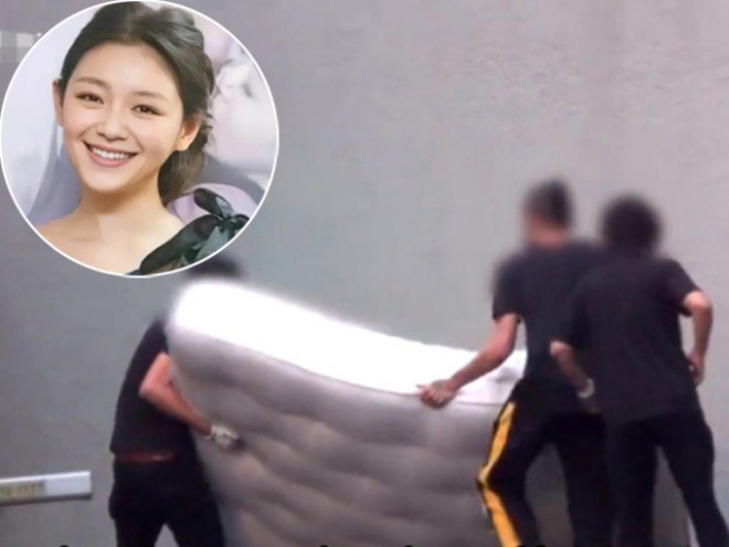 Từ Hy Viên trả đệm cho Uông Tiểu Phi sau khi ly hôn.