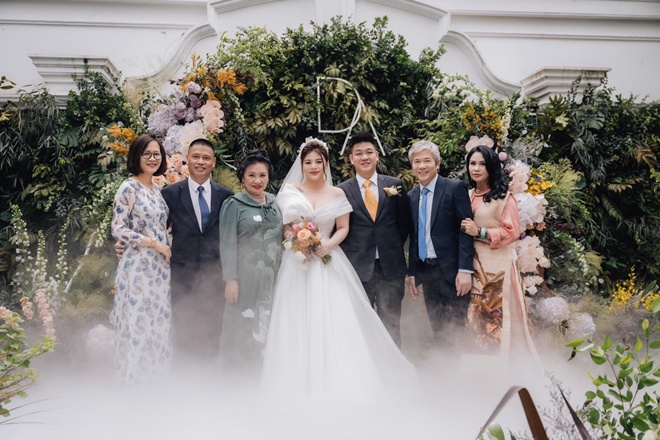 Sao Việt 24h: Thanh Lam đầy tình cảm trong đám cưới con trai riêng của chồng, Phượng Chanel cũng xuất hiện - 2