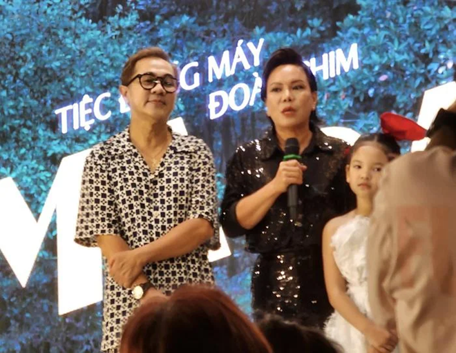 Sao Việt 24h: Thanh Lam đầy tình cảm trong đám cưới con trai riêng của chồng, Phượng Chanel cũng xuất hiện - 15