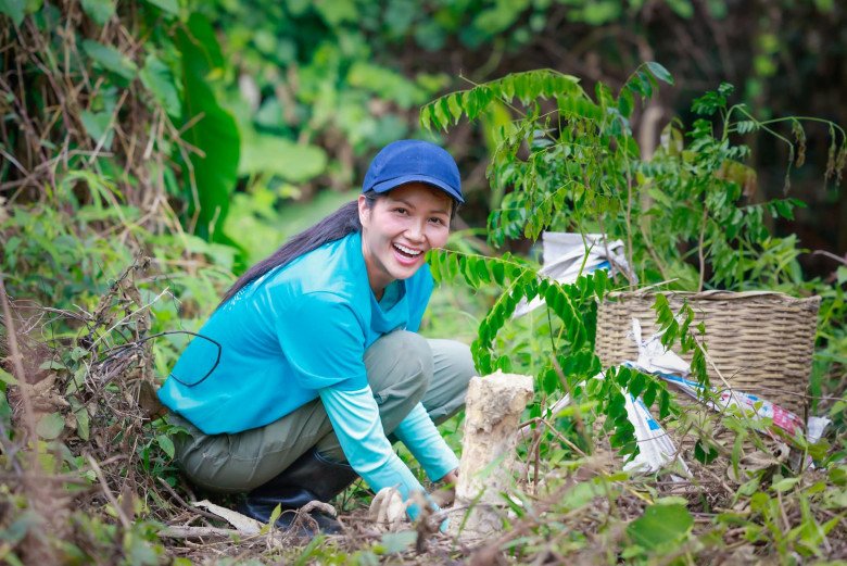 Không nhận ra Hamp;#39;Hen Niê: Mặt hốc hác như tượng sáp, may có làn da mộc láng mịn vớt vát - 5