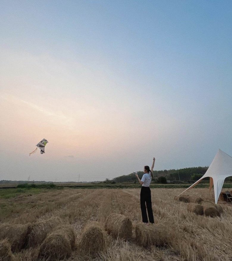 Khung cảnh bình yên của 2 mẹ con nhận được nhiều sự quan tâm.