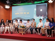Sách hay - "Miền Tây du hí": Tuyển tập truyện ngắn song ngữ về 10 ngày sống tự lập xa nhà của 13 bạn trẻ