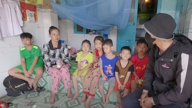 Chị Hồng San và những đứa con bé bỏng.