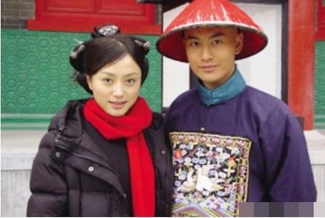 Lúc Huỳnh giáo chủ nằm viện, cô từng vào chăm dù công việc bận rộn.