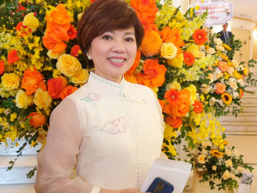 Hội ngộ Chí Trung sau 5 năm ly hôn, Ngọc Huyền nói về mối quan hệ, đang nuôi mẹ ruột 80 tuổi ngồi xe lăn