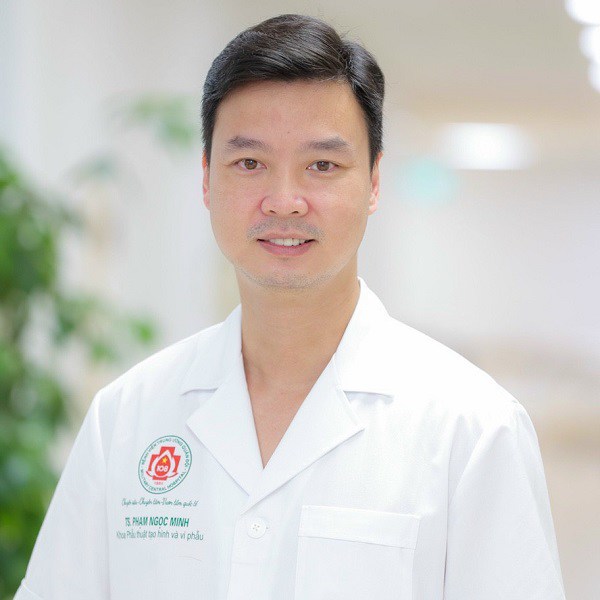 Bác sĩ Minh cho biết, việc tiêm chất không rõ nguồn gốc với mục đích nâng ngực là vô cùng nguy hiểm. 