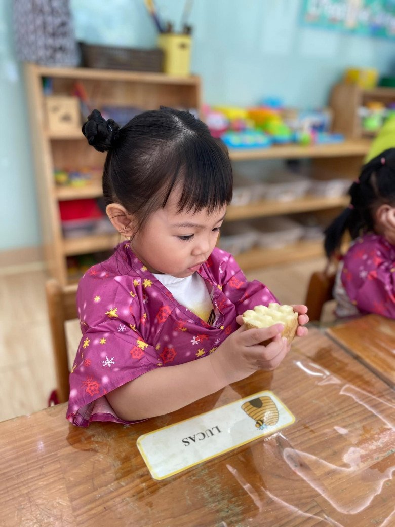 Đàm Thu Trang bầu vượt mặt vẫn chăm làm tóc cho con gái, mỗi ngày 1 kiểu, Lisa giữ kiểu tóc Na Tra quanh năm - 4