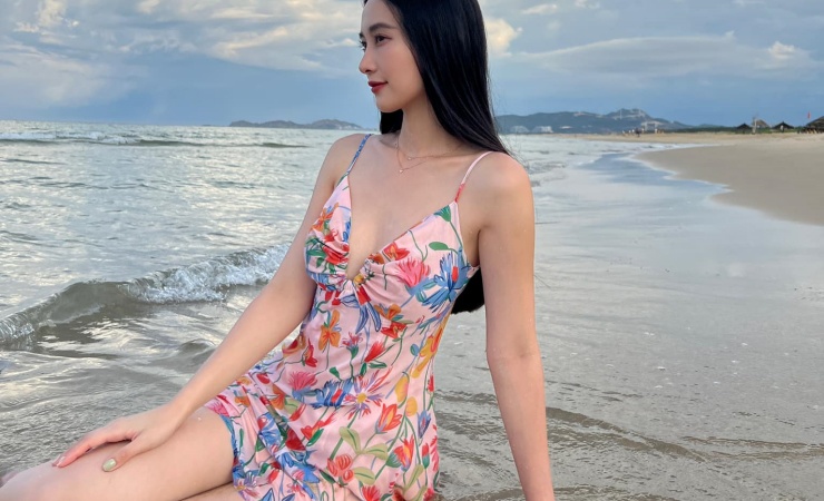 Khi về Việt Nam, người đẹp 9X hoạt động nhiều ở lĩnh vực điện ảnh và để lại ấn tượng qua một số dự án phim như Người bất tử, Tháng năm rực rỡ, Gái già lắm chiêu...