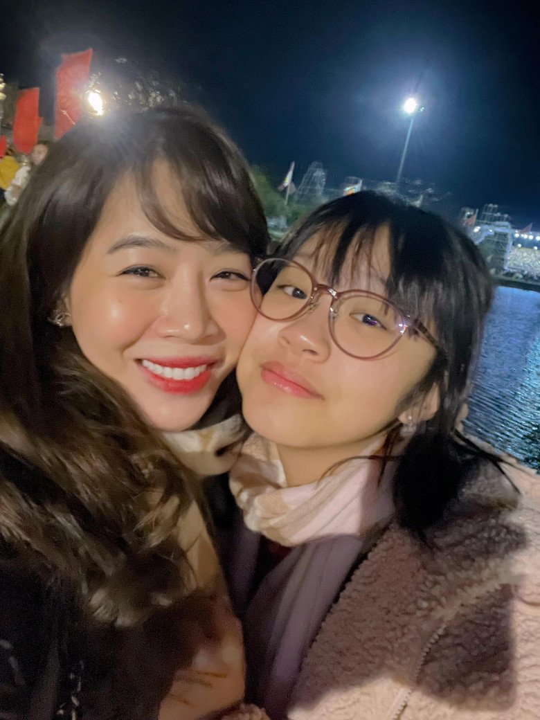 Đứng bên con gái 12 tuổi cao lớn, nữ đạo diễn Ai Là Triệu Phú ngậm ngùi chấp nhận sự thật phũ phàng - 13