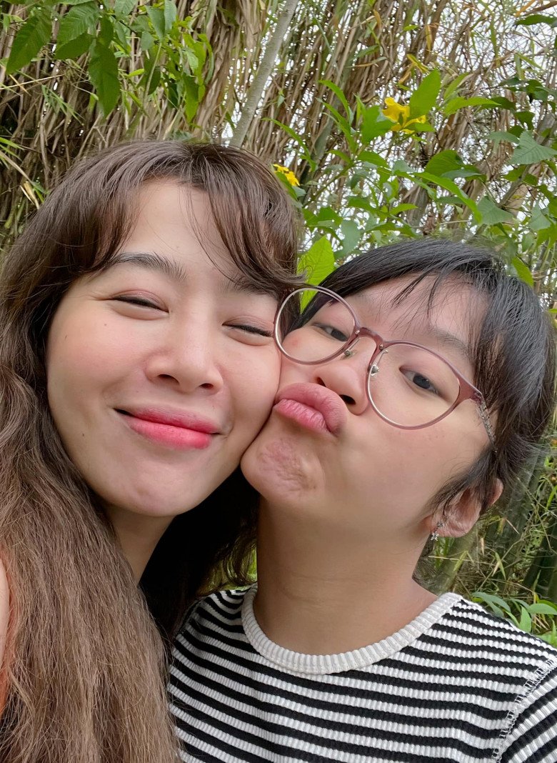 2 mẹ con trong chuyến du lịch Hòa Bình cuối tháng 3.