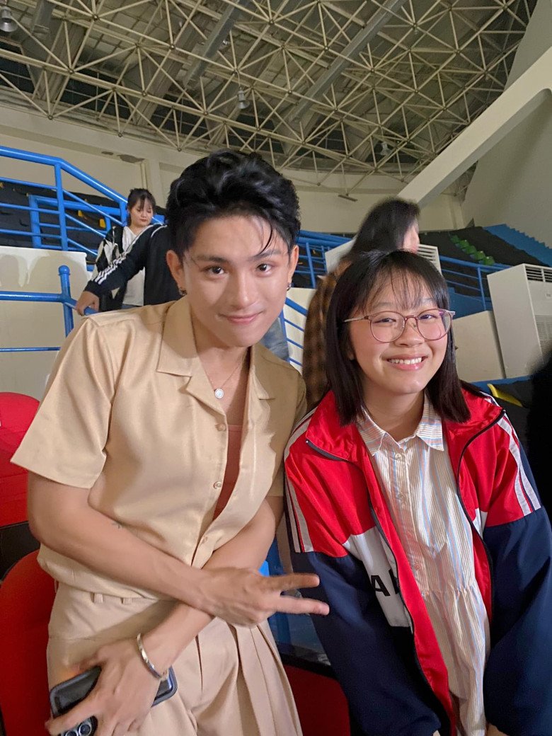 img srchttps://cdn.eva.vn/upload/2-2023/images/2023-04-11/dung-ben-con-gai-12-tuoi-cao-lon-nu-dao-dien-ai-la-trieu-phu-ngam-ngui-chap-nhan-su-that-phu-phang-331667962_608434083967400_7488625886252778789_n-1681205690-487-width780height1040.jpg width660 /