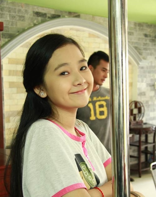 Lâu lắm mới xuất hiện, bản sao nhí một thời của Angela Phương Trinh giờ lớn xinh, tiết lộ tin đồn tình cảm - 1