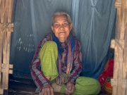 Tin tức - Cụ bà 100 tuổi khỏe như gái đôi mươi, sống một mình trong rừng cùng lợn gà chó mèo và chỉ ăn rau quả, đu đủ