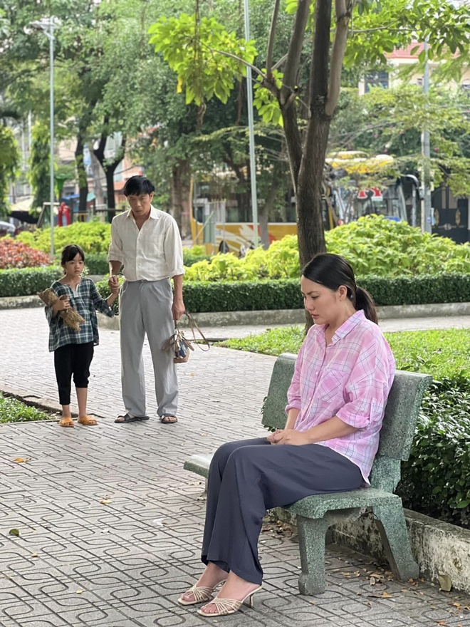 Mua bảo hiểm 700 triệu/năm, Ngọc Lan cật lực quay phim kiếm tiền, cắn răng đi làm khi con sốt cao - 4
