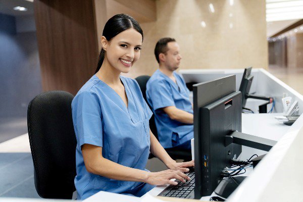 Thư ký y khoa đang là nghề nghiệp thu hút nhiều bạn trẻ.