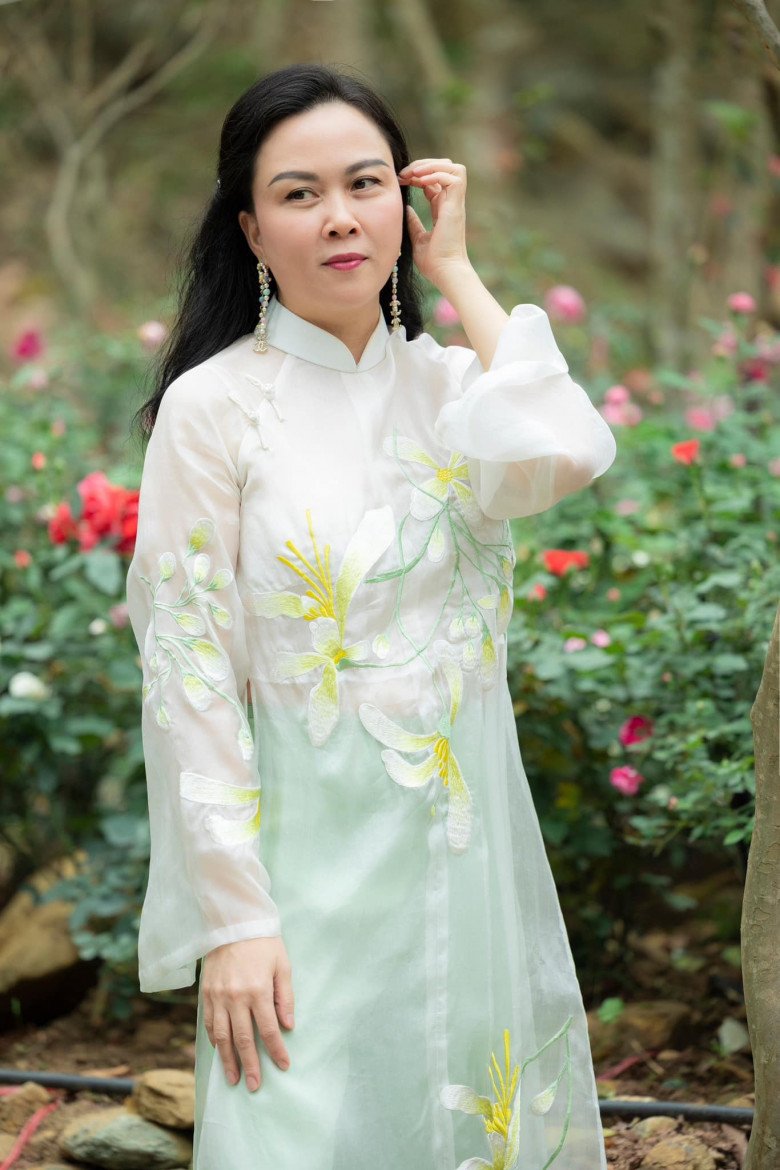 Mới đây, Phượng Chanel tiết lộ thêm về tình hình kinh tế của tình cũ.