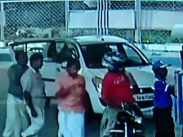 Clip: Tên trộm dừng xe đổ xăng ngay trước mặt chủ và cái kết