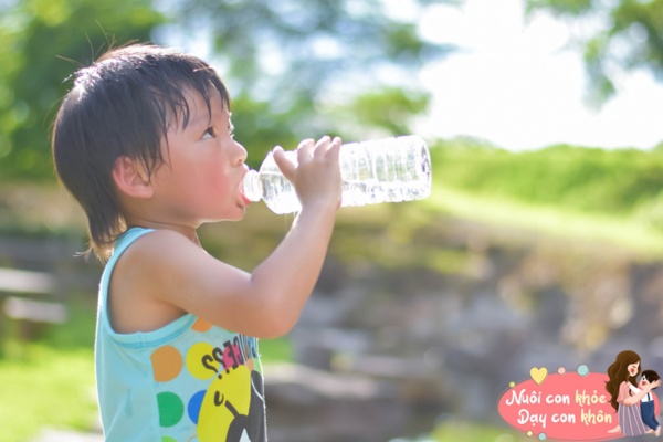 Cậu bé 4 tuổi bị các bạn cùng lớp tránh xa vì mùi cơ thể quá hôi, sau khi đi khám bác sĩ mắng bố mẹ - 9