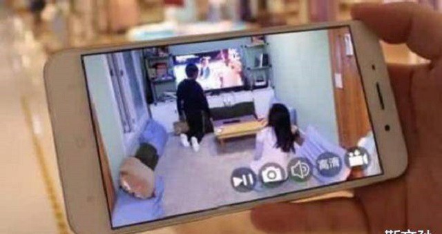 Con trai tối nào cũng đi ngủ sớm, mẹ lén đặt camera giám sát, chân dung cô giúp việc hiện rõ - 2