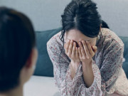 Làm mẹ - Cô giáo báo con trai lén xem "phim nóng" ở trường, bà mẹ vội vã trở về nhà và bật khóc nghe con thổ lộ