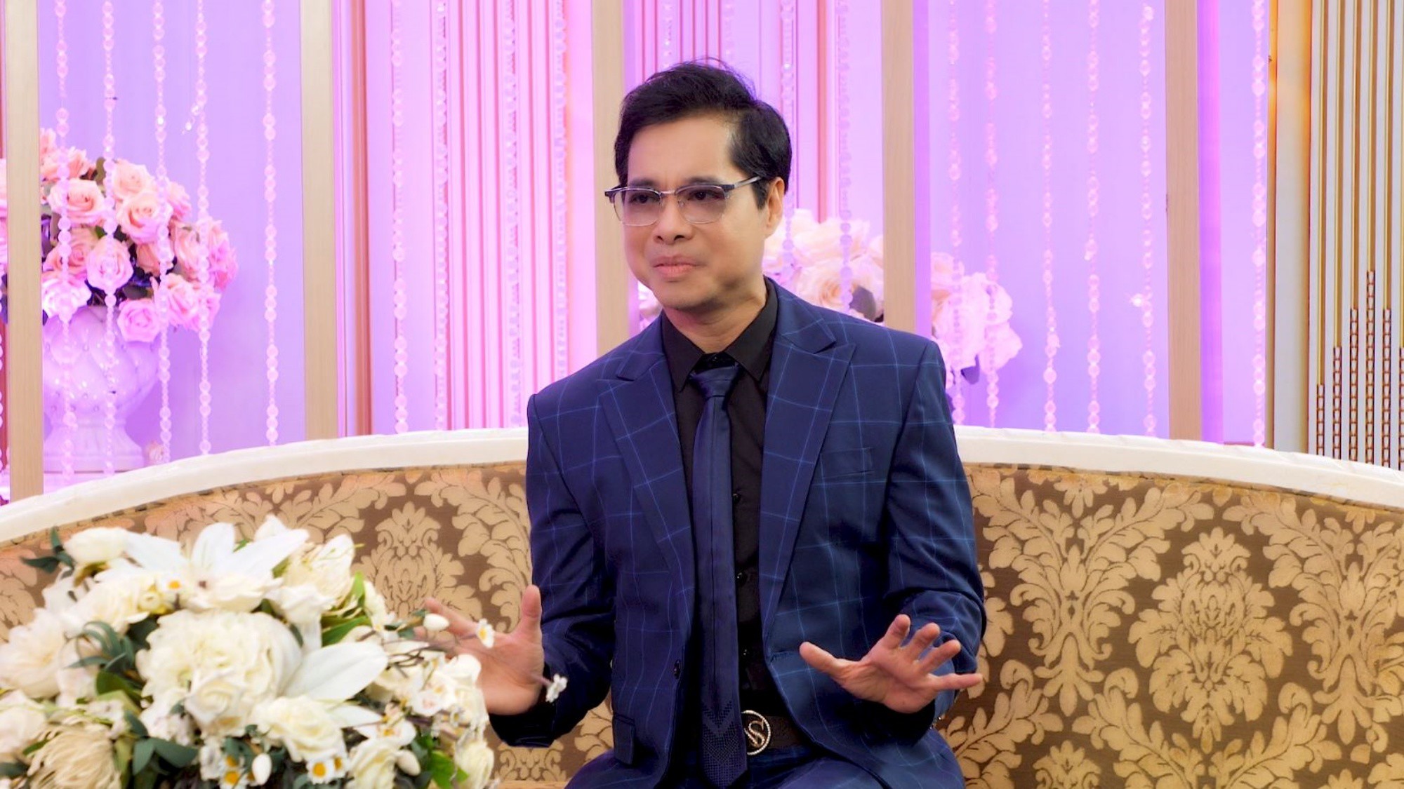 Ngọc Sơn cho biết tính mình ngoài đời ít nói, trầm tính nên yêu cũng thầm lặng, không biết cách thổ lộ.