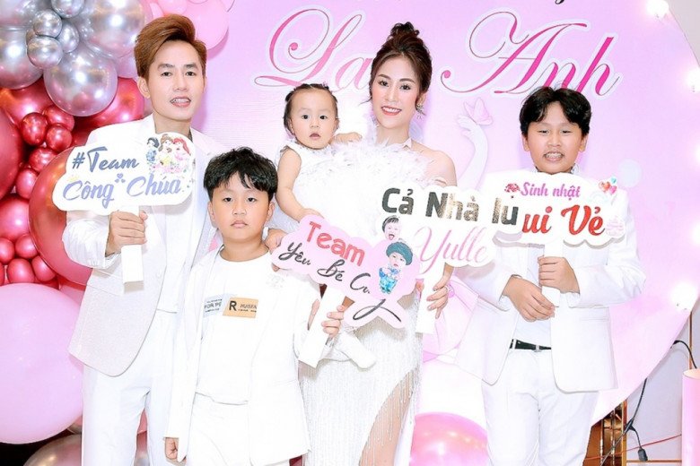 Nhiều năm qua, Khánh Trung chỉ chia sẻ tổ ấm với 3 con.