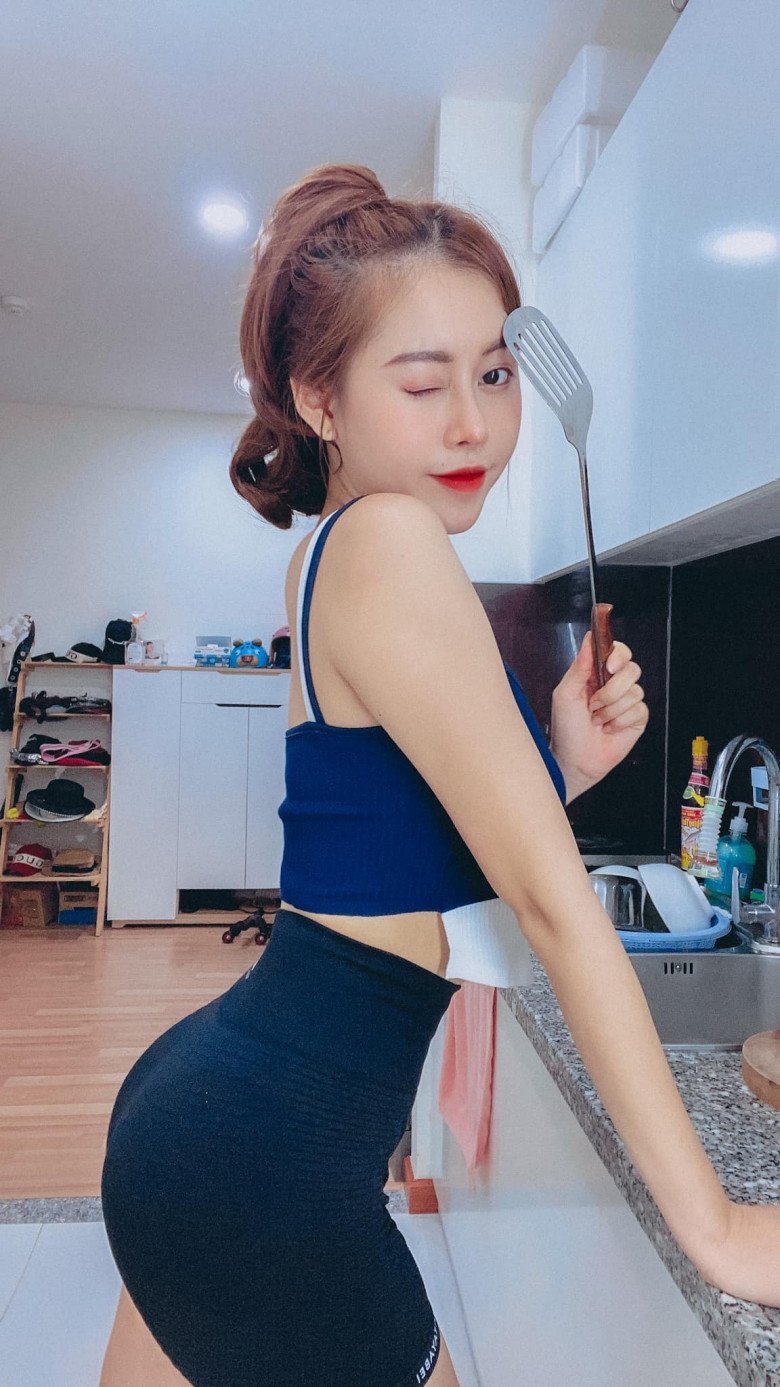 ​​Hạn chế sử dụng tinh bột, đường và đồ ăn chứa nhiều dầu mỡ. Nước là nguồn năng lượng thiết yếu cho cơ thể, chính vì thế Phương Thoa luôn bổ sung ít nhất 3 lít nước mỗi ngày. 