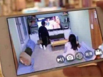 Con trai tối nào cũng đi ngủ sớm, mẹ lén đặt camera giám sát, chân dung cô giúp việc hiện rõ