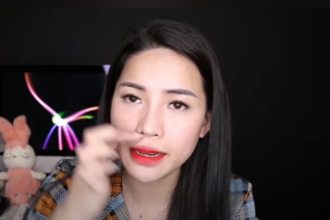 Võ Hà Linh không ngần ngại công khai bản thân đã dao kéo 2 bộ phận là mũi và môi.