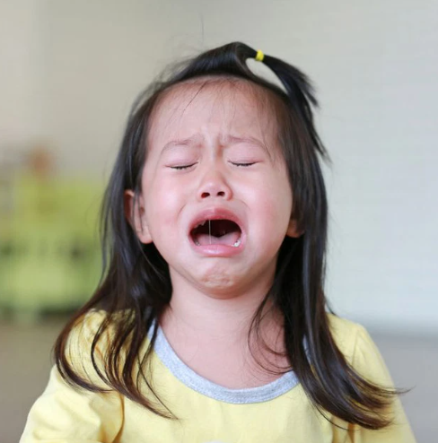 Mẹ Mìn là người phụ nữ chuyên đi bắt cóc trẻ con, phụ nữ.