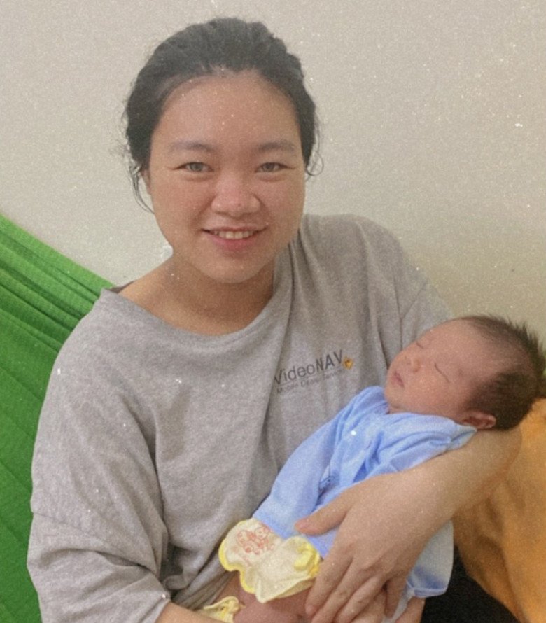 Sau những năm hiếm muộn, vợ chồng chị Hoài đã được hưởng niềm hạnh phúc làm bố mẹ sau thời gian mong ngóng. (Ảnh: BSCC)