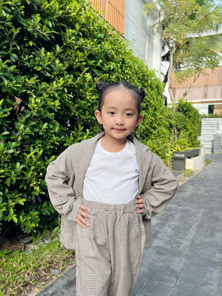 41 tuổi làm mẹ lần 3, Khánh Thi tiếp tục nhận tin vui lên chức, vừa làm viện trưởng vừa khéo chăm con - 9