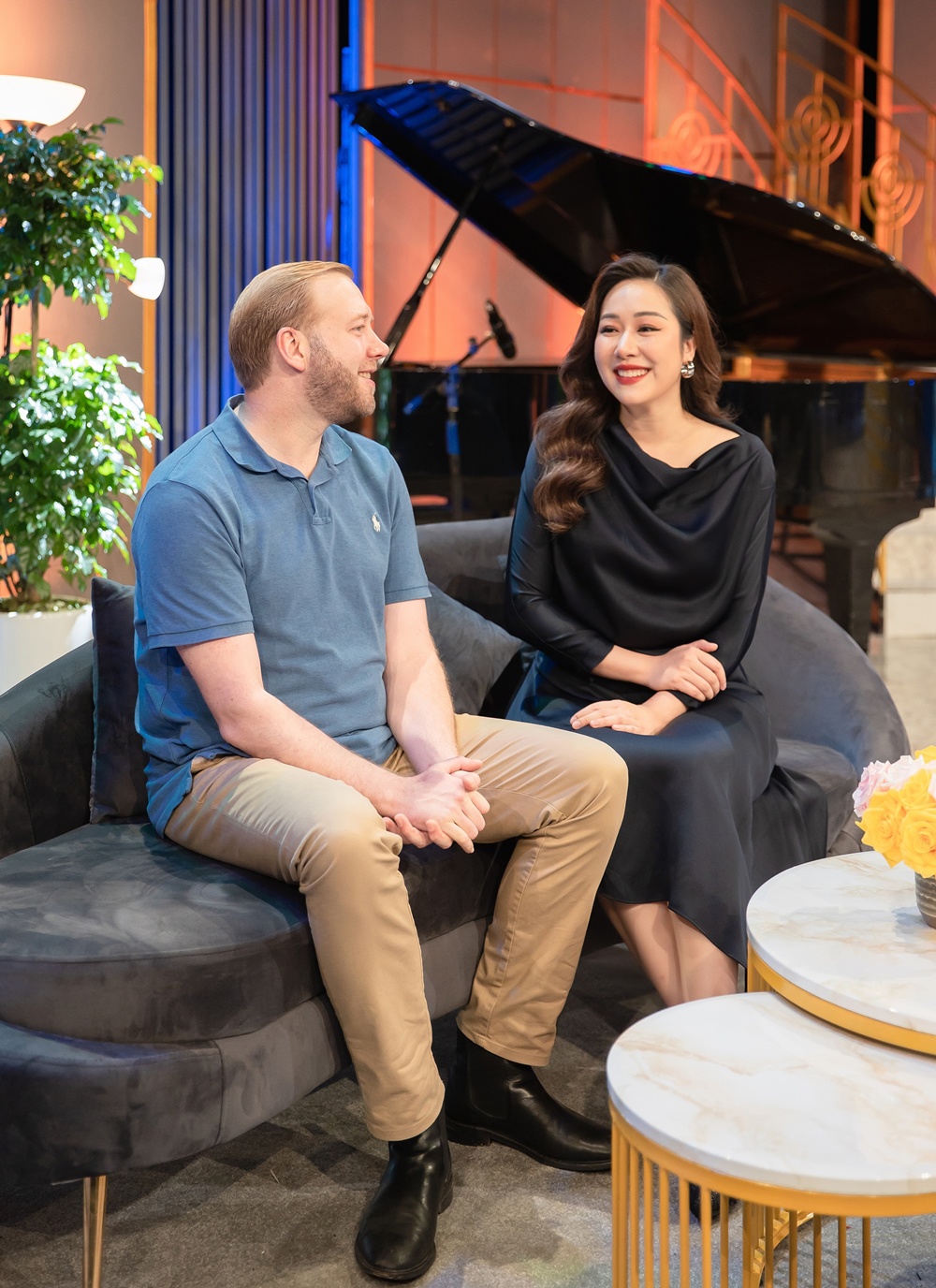 Chồng Tây của Hoa hậu Ngô Phương Lan lên TV nói tiếng Việt cực hay, bà mối cho 2 người là MC đình đám VTV - 1