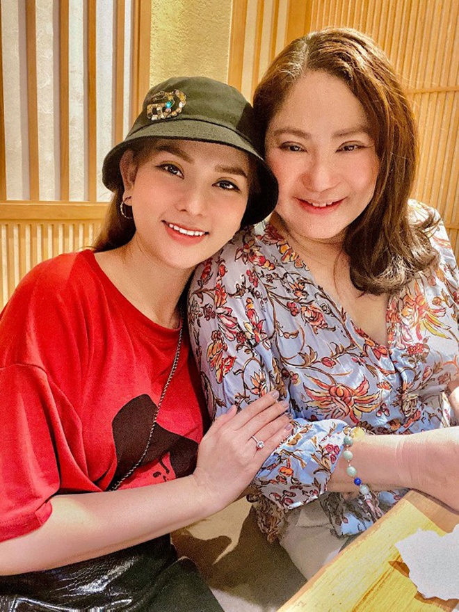 Mẹ Thu Thủy dồn hết đam mê vào con.