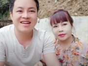Tin tức - Hình ảnh đời thường ở quê nhà của vợ chồng cô dâu Thu Sao: Chồng trẻ gọi vợ U70 là "cô bé", "nghịch ngợm như trẻ con"