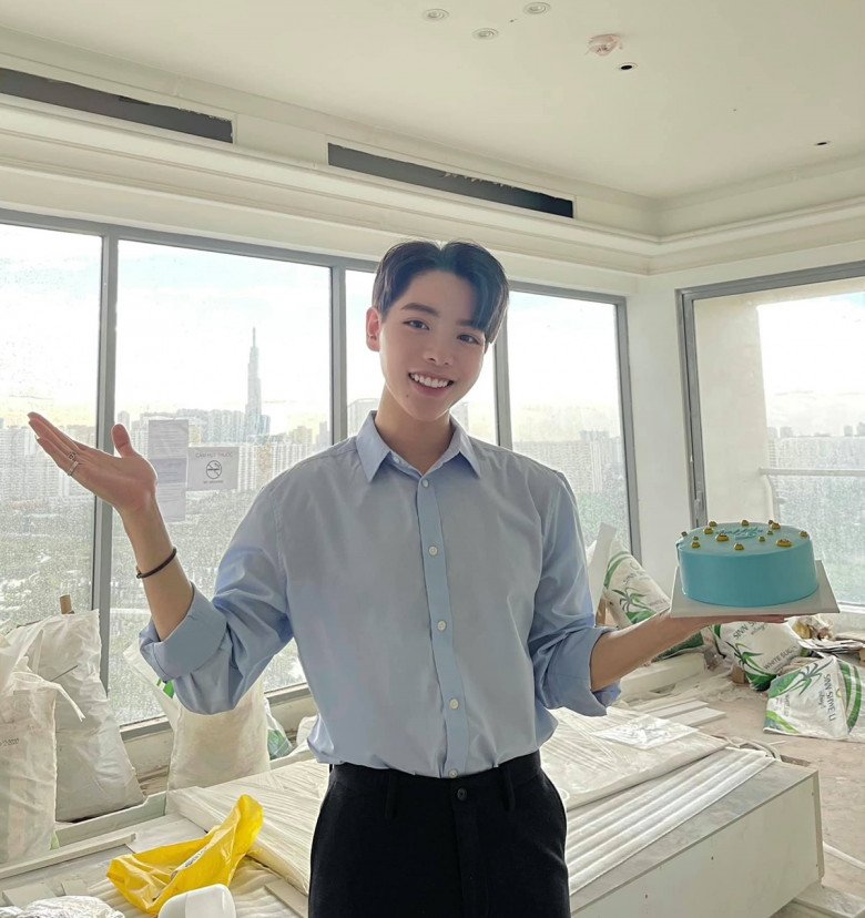 Ở tuổi 26, Đức Phúc có cuộc sống sang chảnh trong căn hộ chục tỷ.