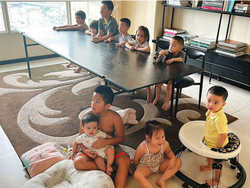 Đỗ Mạnh Cường hiếm hoi đăng ảnh bên trong ngôi nhà đông con nhất nhì Việt Nam, trông không khác lớp học mẫu giáo